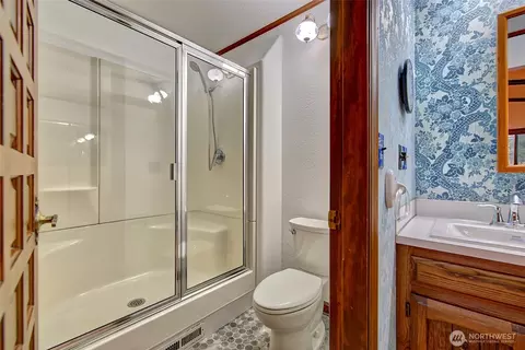 Bath - 5008 169th St SE, Bothell, WA 98012 photo 2 of 6