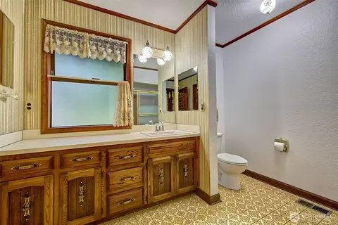 Bath - 5008 169th St SE, Bothell, WA 98012 photo 5 of 6