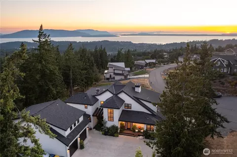 4332 Samish Crest Dr, Bellingham, WA 98229