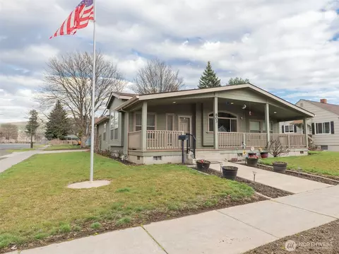 803 S 3rd St, Dayton, WA 99328