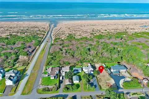 473 Sand Dune Ave SW, Ocean Shores, WA 98569