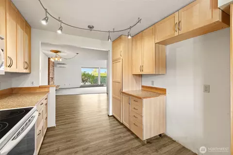 Kitchen - 1301 S 3rd Ave #28A, Sequim, WA 98382 photo 5 of 6