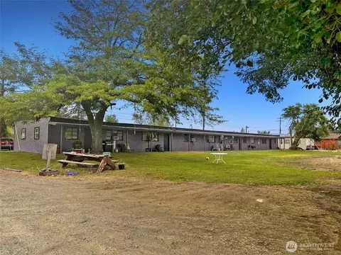 616 Columbia Ave, Bridgeport, WA 98813