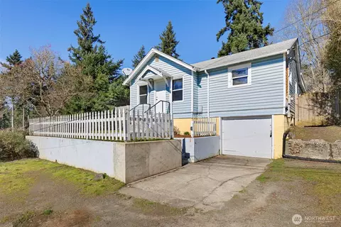 3012 17th St, Bremerton, WA 98312