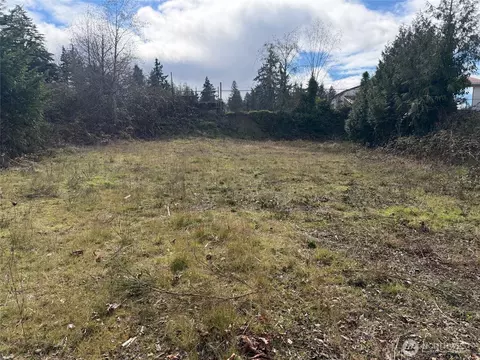 110 S Oyster Bay Ave, Bremerton, WA 98312