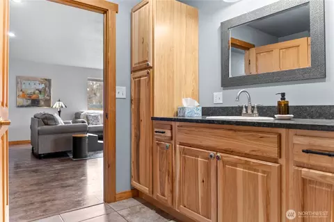 Bath - 805 Marble St, Twisp, WA 98856 photo 2 of 3