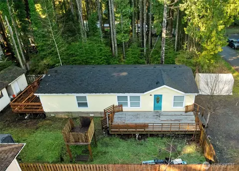 48 Robin Ln, Pacific Beach, WA 98571