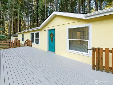 48 Robin Ln, Pacific Beach, WA 98571