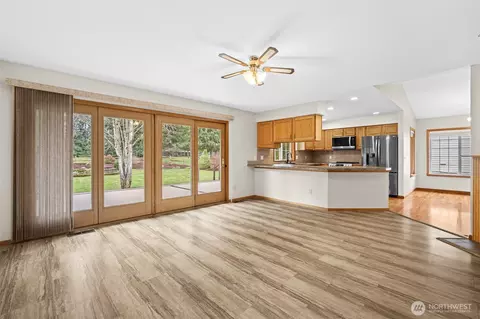 Living - 6849 Raspberry Dr, Everson, WA 98247 photo 6 of 8
