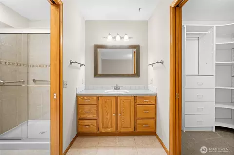 Bath - 6849 Raspberry Dr, Everson, WA 98247 photo 1 of 3