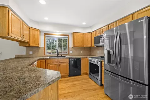 Kitchen - 6849 Raspberry Dr, Everson, WA 98247 photo 1 of 3