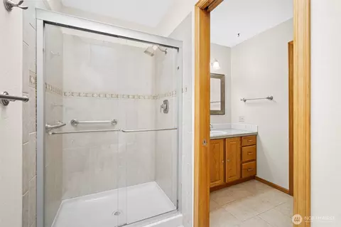 Bath - 6849 Raspberry Dr, Everson, WA 98247 photo 2 of 3