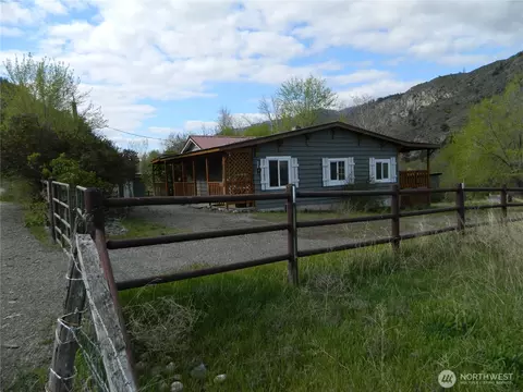 2127 Sinlahekin Rd, Loomis, WA 98827