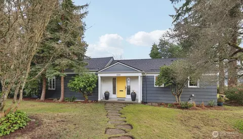 16200 38th Ave NE, Lake Forest Park, WA 98155