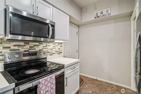 Kitchen - 2009 196th St SE #C103, Bothell, WA 98012 photo 2 of 3