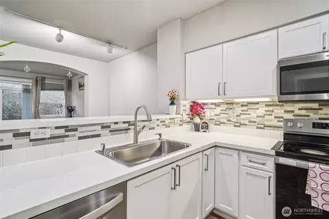 Kitchen - 2009 196th St SE #C103, Bothell, WA 98012 photo 1 of 3