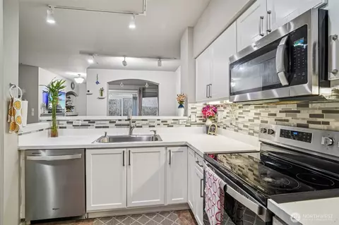 Kitchen - 2009 196th St SE #C103, Bothell, WA 98012 photo 3 of 3