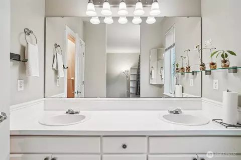 Bath - 2009 196th St SE #C103, Bothell, WA 98012 photo 1 of 4