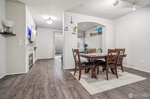 Dining - 2009 196th St SE #C103, Bothell, WA 98012 photo 1 of 3