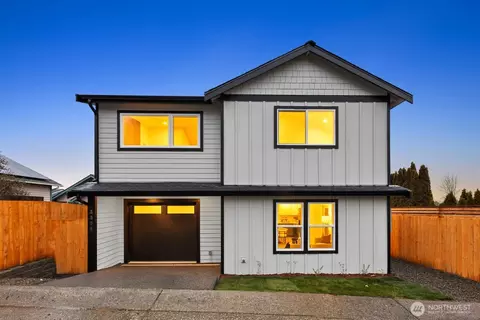 7555 32nd Ave SW #B, Seattle, WA 98126