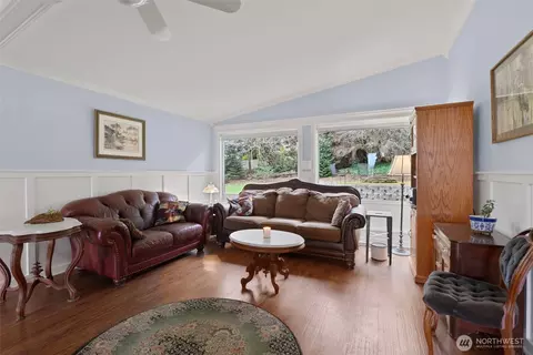Living - 115 Riverview Dr, Chehalis, WA 98532 photo 1 of 2