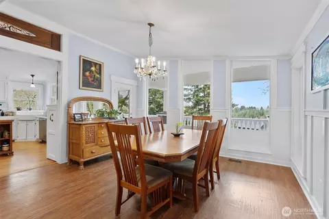Dining - 115 Riverview Dr, Chehalis, WA 98532 photo 1 of 2