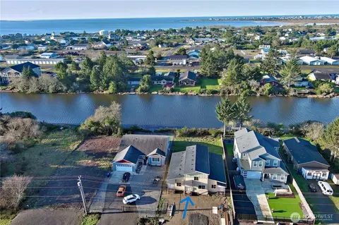 937 Mount Olympus Ave SE #B, Ocean Shores, WA 98569