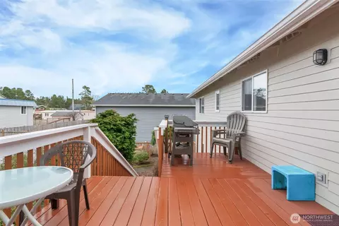 Exterior - 1205 195th St, Long Beach, WA 98631 photo 3 of 7