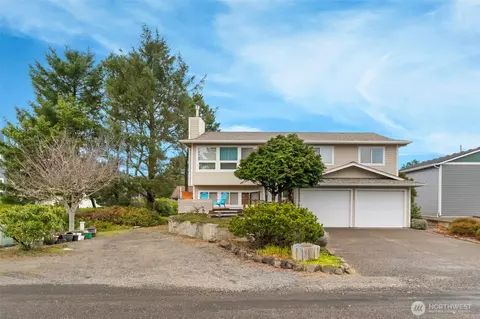 Exterior - 1205 195th St, Long Beach, WA 98631 photo 2 of 7