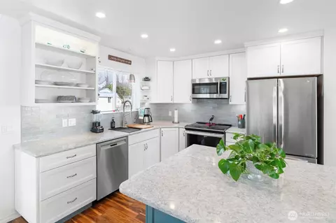 Kitchen - 1205 195th St, Long Beach, WA 98631 photo 2 of 3