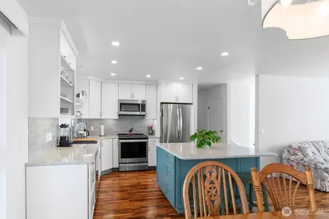 Kitchen - 1205 195th St, Long Beach, WA 98631 photo 3 of 3