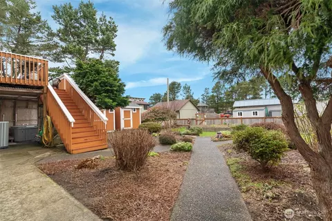 Exterior - 1205 195th St, Long Beach, WA 98631 photo 4 of 7