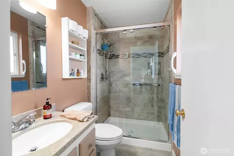Bath - 1205 195th St, Long Beach, WA 98631 photo 1 of 2
