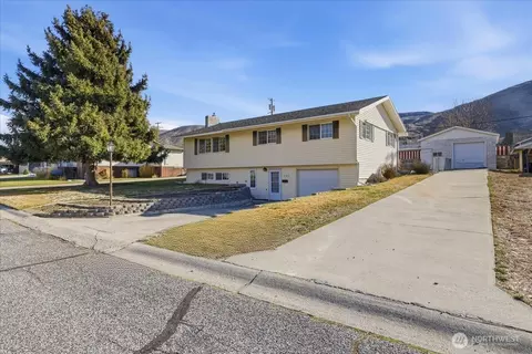 707 Spruce St, Coulee Dam, WA 99116