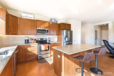 Kitchen - 271 Blue Glacier Loop, Sequim, WA 98382 photo 2 of 4