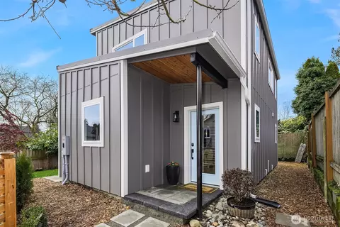 7521 12th Ave NW, Seattle, WA 98117