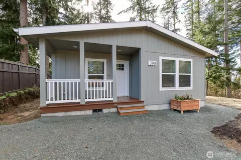 390 Ledgewood Beach Rd, Coupeville, WA 98239