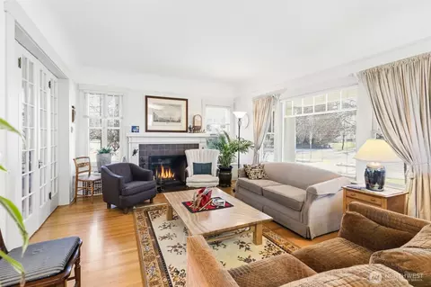 Living - 1235 Isaacs Ave, Walla Walla, WA 99362 photo 2 of 3