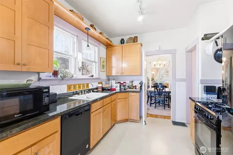 Kitchen - 1235 Isaacs Ave, Walla Walla, WA 99362 photo 2 of 3