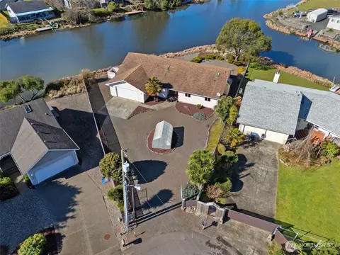 643 Quinault Ave SE, Ocean Shores, WA 98569