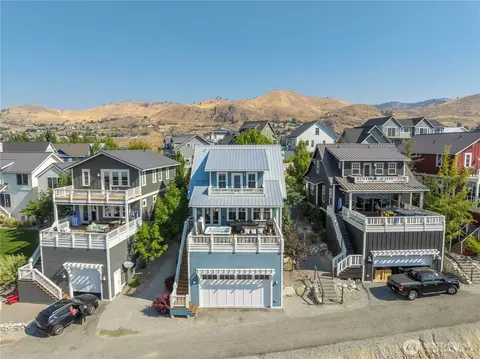 326 Porcupine Ln, Chelan, WA 98816
