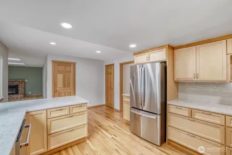 Kitchen - 9615 NE 201st St, Bothell, WA 98011 photo 3 of 4
