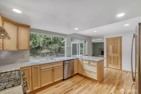 Kitchen - 9615 NE 201st St, Bothell, WA 98011 photo 2 of 4