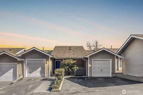 901 Marine View Dr #202, Everett, WA 98201