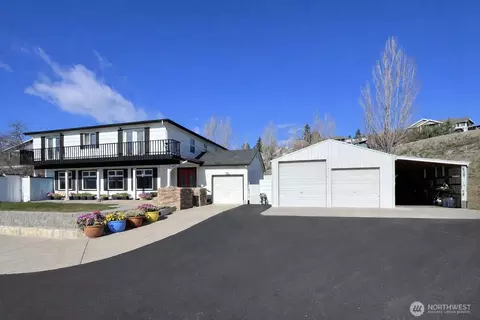 175 Green Ave, Manson, WA 98831