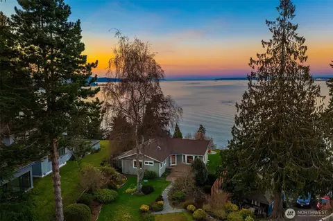 10628 SW Cowan Rd, Vashon, WA 98070
