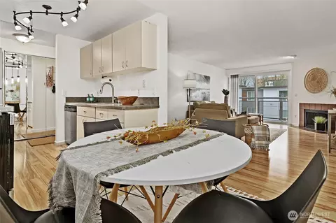 10501 8th Ave NE #406, Seattle, WA 98125