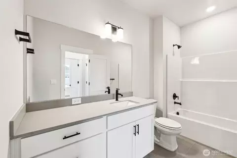 Bath - 549 Thompson Dr, Enumclaw, WA 98022 photo 2 of 6