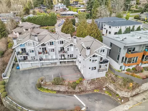 6100 NE 181st St #4, Kenmore, WA 98028