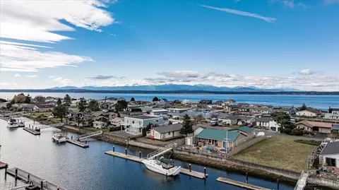 3709 Steelhead Dr, Greenbank, WA 98253